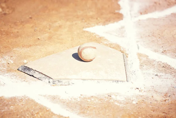 Будинок Основа Бейсбол Лежить Полі Під Час Матчу — стокове фото