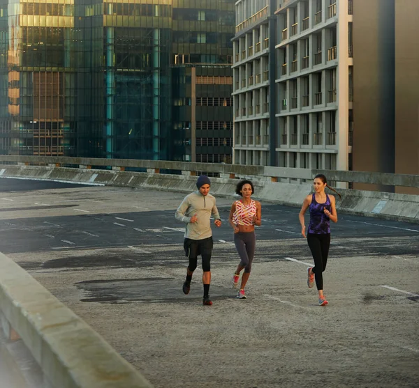 Cars Bother Today Three Friends Running Empty City Streets Morning — Stock Photo, Image