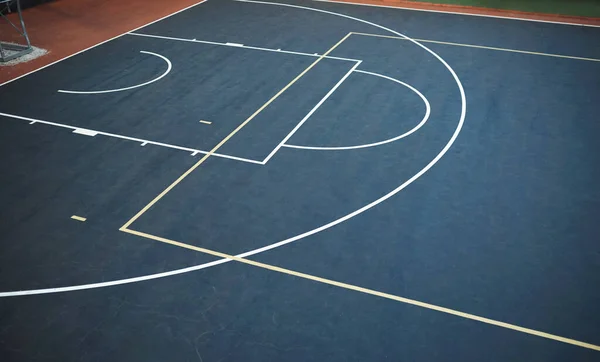 Tartsd Bíróság Szabályait Egy Üres Kosárlabda Pálya — Stock Fotó