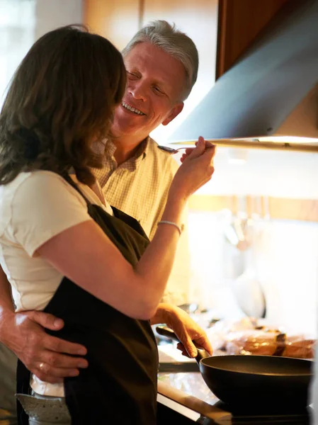 Try Senior Couple Cooking Kitchen — Stock Photo, Image