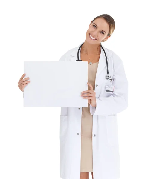 Apresentar Opinião Médica Dela Uma Médica Atraente Segurando Cartaz Branco — Fotografia de Stock