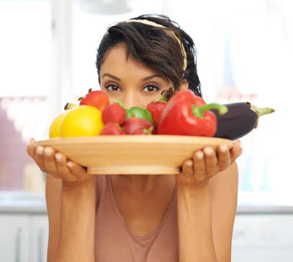 Choose Organic Healthy Lifestyle Portrait Young Woman Holding Bowl Full — Stock Photo, Image