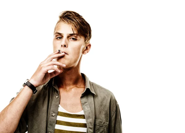Pára Fumar Jovem Hipster Isolado Branco — Fotografia de Stock