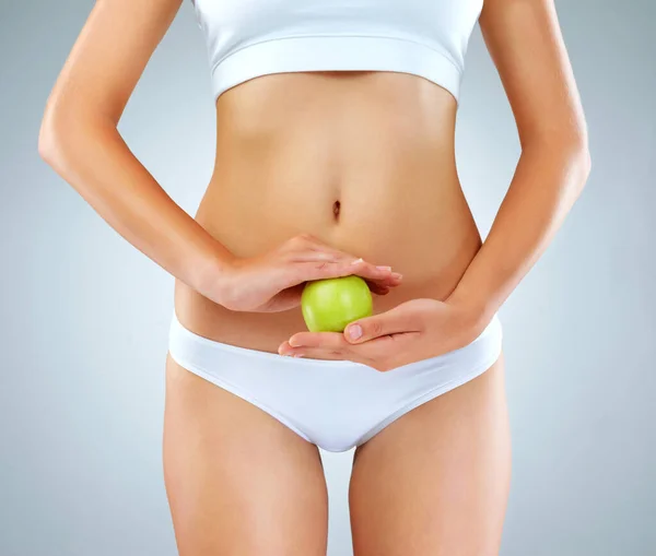 Dietas Saudáveis Constroem Corpos Saudáveis Uma Jovem Mulher Irreconhecível Posando — Fotografia de Stock