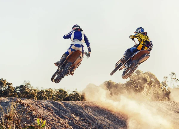 Taking Sky Shot Two Dirtbike Racers Going Head Head Track — Stock Photo, Image