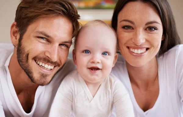 Portret Gelukkige Vader Moeder Van Baby Voor Liefde Zorg Kwaliteit — Stockfoto