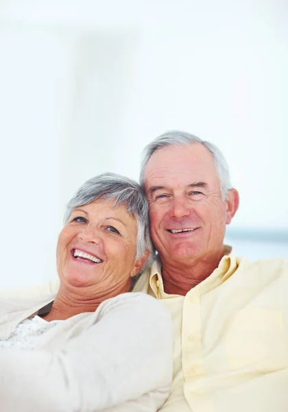 Happy Mature Couple Portrait Beautiful Mature Couple Relaxing Home — Stock Photo, Image