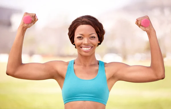 Gewichten Fitness Portret Van Zwarte Vrouw Flex Park Voor Oefening — Stockfoto
