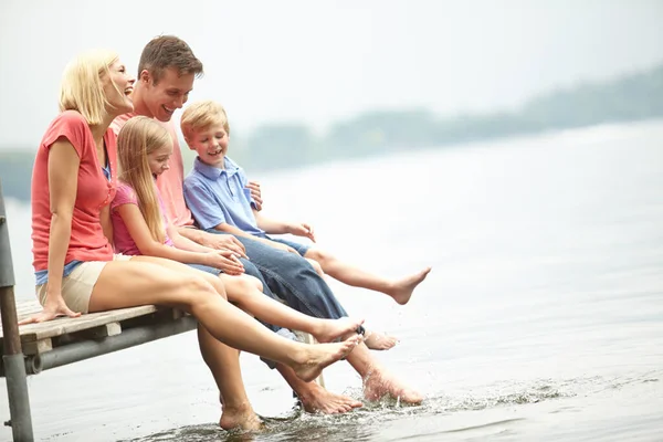 Familie Vakantie Water Met Mockup Voet Aan Het Meer Tijdens — Stockfoto