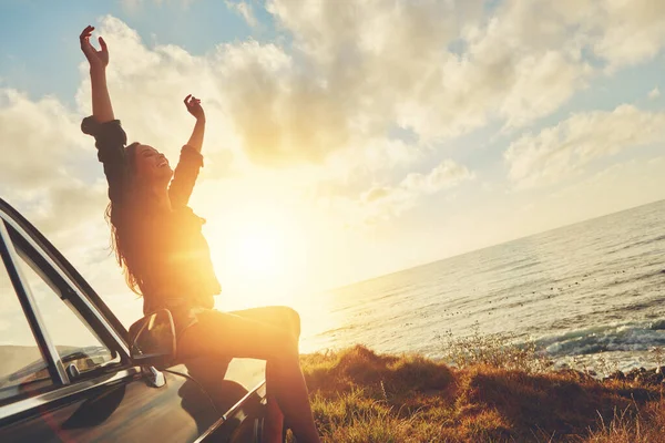 Road Trip Sunset Arms Raised Woman Coast Sitting Her Car — Stock Photo, Image