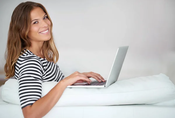 Its Time Well Wasted Portrait Young Woman Using Laptop While — Stock Photo, Image