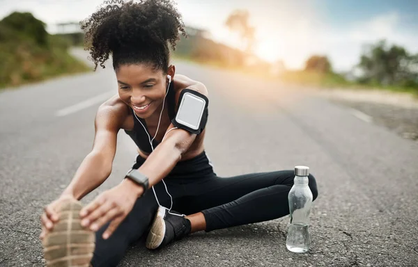 Ready Run Sporty Young Woman Stretching Her Legs While Exercising — Stock Photo, Image