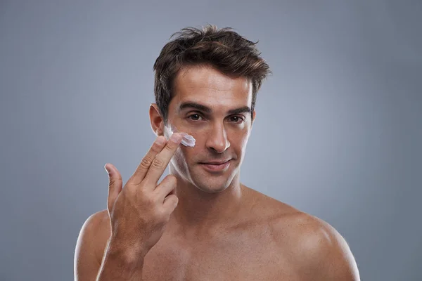 Even Men Soft Studio Shot Handsome Young Man Applying Cream — Stock Photo, Image