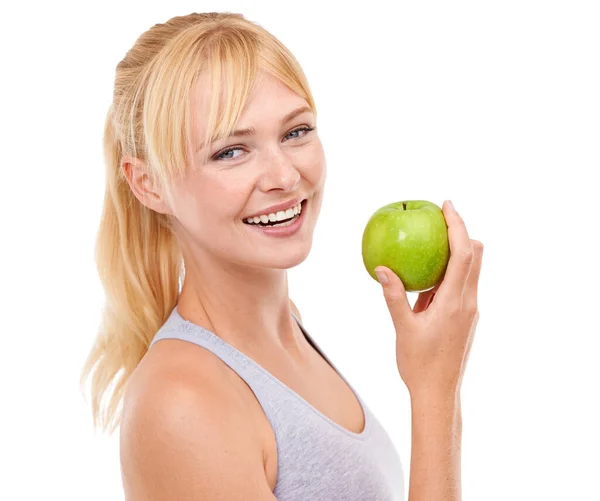 健康的零食 健康的身体 一个年轻貌美的女人吃一个被白色隔离的苹果的工作室肖像 — 图库照片