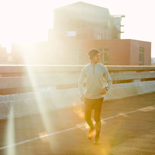 Sabahlar Bana Ihtiyacım Olan Yalnızlığı Veriyor Genç Bir Erkek Koşucu — Stok fotoğraf