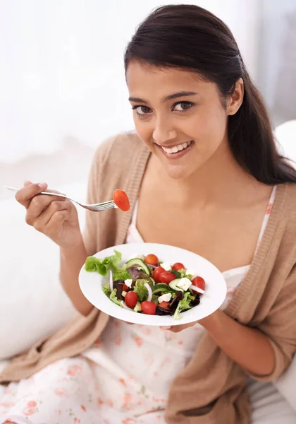Only Eat Whats Good Beautiful Young Woman Enjoying Healthy Snack — Stock Photo, Image