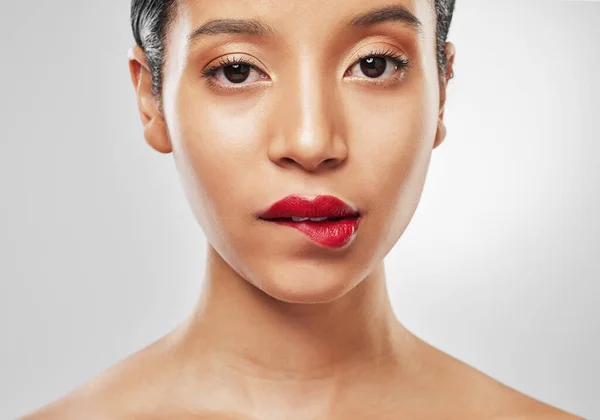 Rode Lippenstift Het Wapen Voor Wilde Vrouwen Studio Portret Van — Stockfoto
