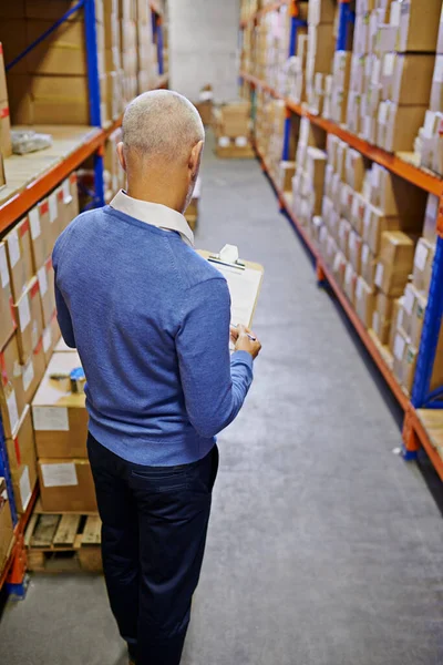 Whole Aisle Needs Shipping Today Mature Man Working Distribution Warehouse — Stock Photo, Image