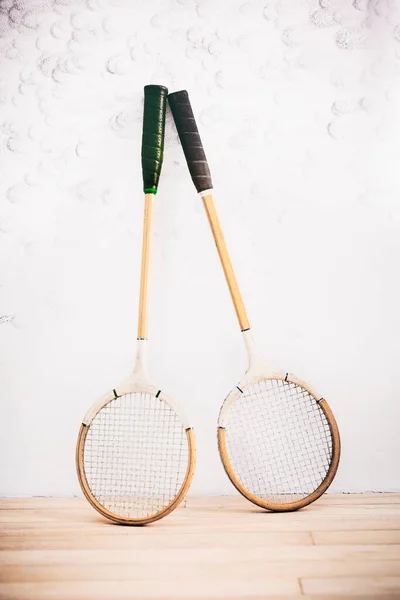 Leve Tal Como Profissionais Adoram Duas Raquetes Squash Encostadas Parede — Fotografia de Stock