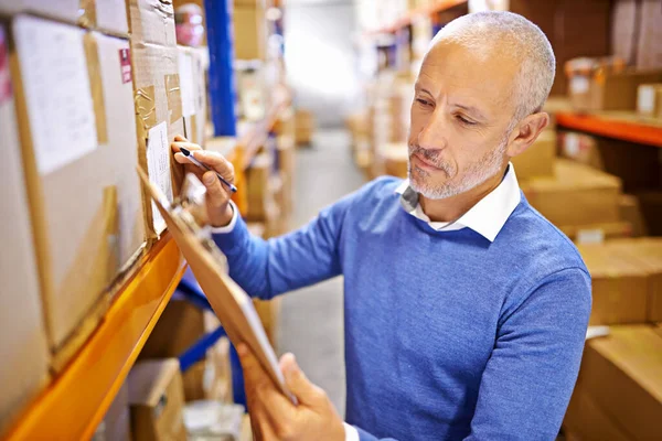 Online Tracking Makes Shipping Breeze Mature Man Working Distribution Warehouse — Stock Photo, Image