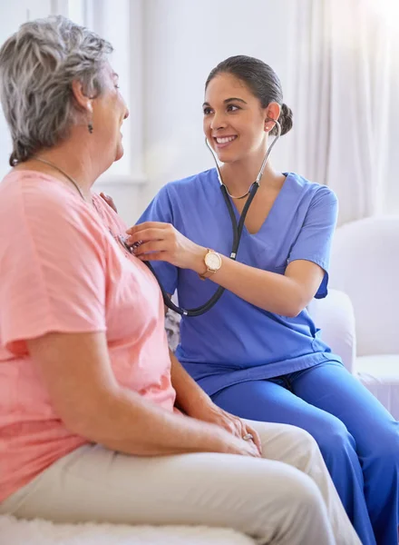 Suena Como Ritmo Estable Saludable Para Una Enfermera Examinando Paciente —  Fotos de Stock