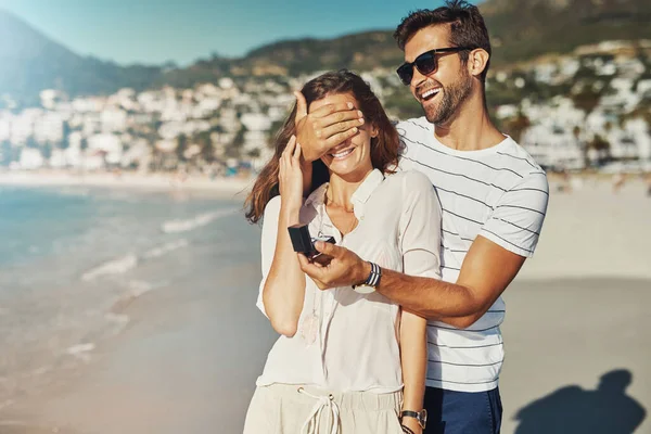 Better Surprise Young Man Proposing His Girlfriend Beach Summers Day — Stock Photo, Image