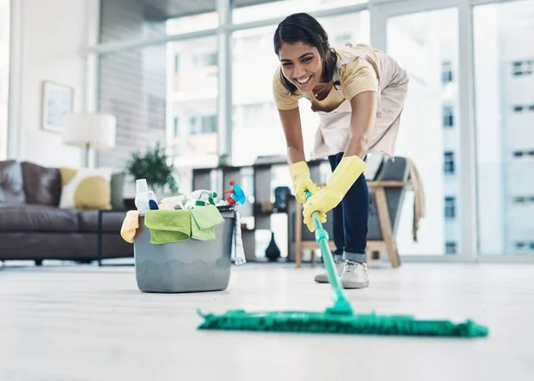 You Wont Find Domestic Goddesss Home Dirty Floors Young Woman — Stock Photo, Image