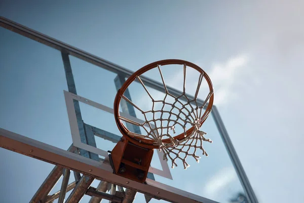 Цільтеся Високо Крупним Планом Знімок Баскетбольного Кільця Спортивному Майданчику — стокове фото