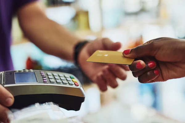 Крупним Планом Руками Платіжними Засобами Кредитною Карткою Транзакціями Магазині Покупками — стокове фото