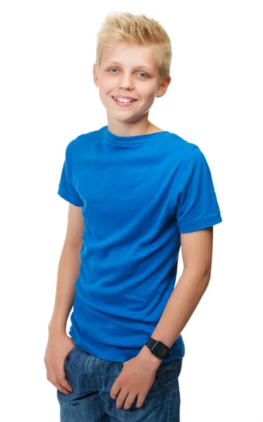 与一个蓝色男孩在工作室的肖像 孩子和时尚隔离在一个白色背景的流行风格 一个快乐的男孩儿手插在口袋里的微笑 孩子或休闲装 — 图库照片