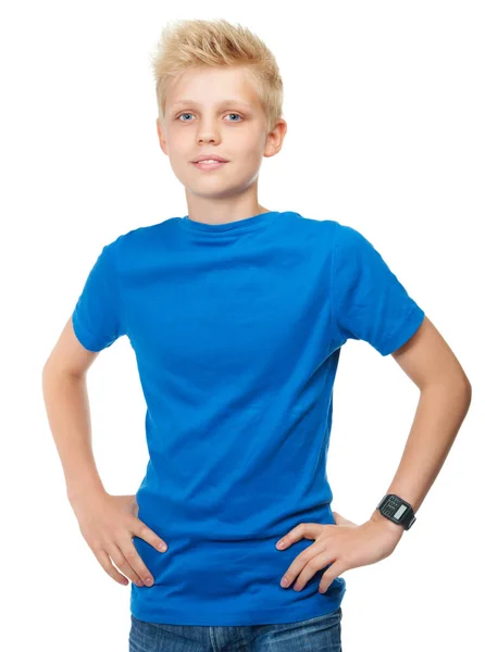 ファッション スタジオの少年は 腰に手を置きながら白い背景に孤立していた 青で若い男性の子供と子供 スタイルと腕Akimboカジュアルなライフスタイルの摩耗のためにポーズ — ストック写真