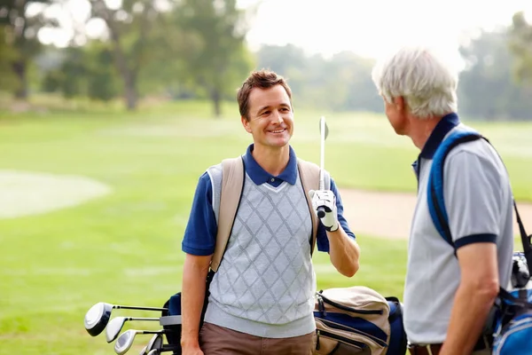Padre Figlio Sul Campo Golf Padre Figlio Hanno Una Conversazione — Foto Stock