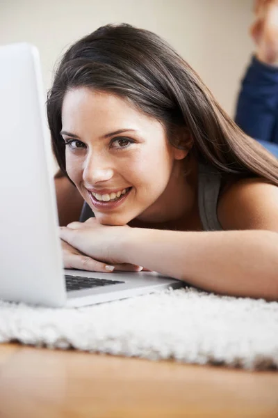 Relaxing Her Favourite Pastime Portrait Young Woman Working Laptop Home — Stock Photo, Image