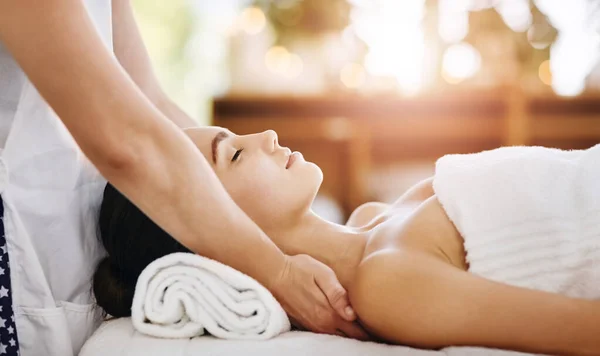Helande Skönhet Och Massage Med Kvinna Spa För Wellness Lyx — Stockfoto