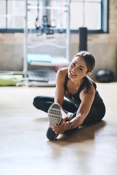 Portret Glimlach Vrouw Stretching Fitness Training Doel Met Evenwicht Stress — Stockfoto