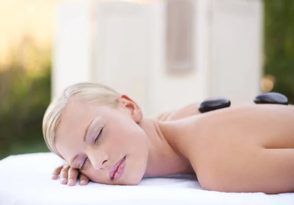 Woman Getting Hot Stone Massage Spa Wellness Healing Holistic Treatment — Stock Photo, Image