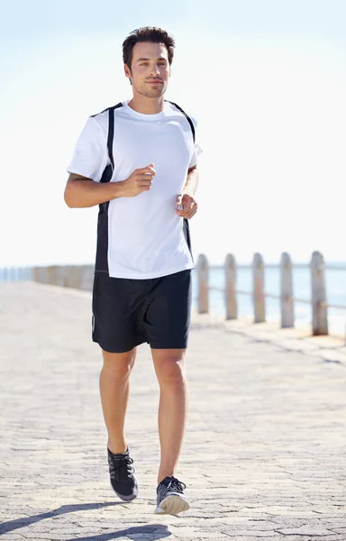 Άνδρας Γυμναστήριο Και Τρέξιμο Στην Παραλία Για Προπόνηση Άσκηση Προπόνηση — Φωτογραφία Αρχείου