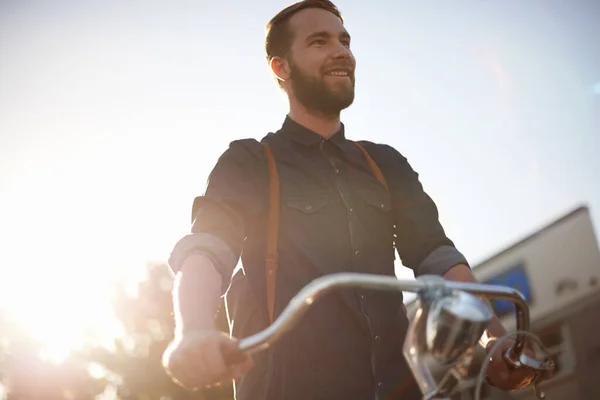 Viajar Bicicleta Homem Feliz Estrada Com Lente Sinalização Para Exercício — Fotografia de Stock
