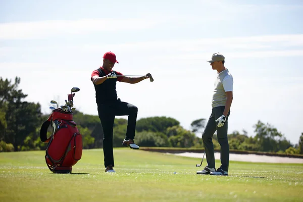 Oyunun Onu Etkilemesine Izin Vermek Adam Golf Oynuyor Sinirli Görünüyorlar — Stok fotoğraf