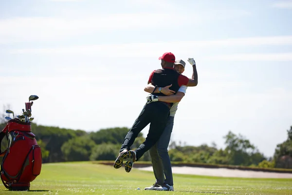 Ζωή Αγάπη Και Γκολφ Δύο Ευτυχισμένοι Άντρες Παίζουν Γκολφ — Φωτογραφία Αρχείου