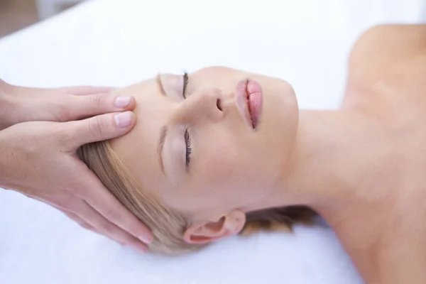 Massaggi Relax Acupressione Viso Donna Alla Spa Salute Benessere Nel — Foto Stock