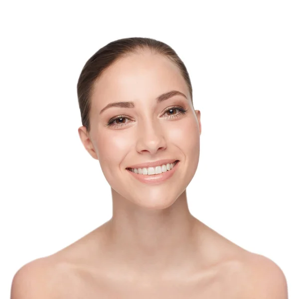 Portret Uśmiech Kobieta Urodą Dermatologią Pewnym Siebie Modelem Odizolowanym Białym — Zdjęcie stockowe