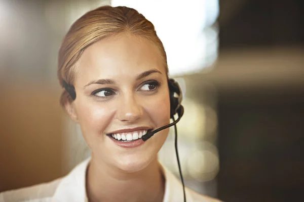 Mujer Feliz Pensamiento Call Center Comunicación Virtual Soporte Empresarial Servicios — Foto de Stock