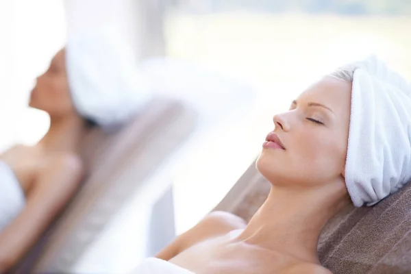 Luxo Paz Mulheres Com Beleza Spa Massagem Com Preparação Fim — Fotografia de Stock
