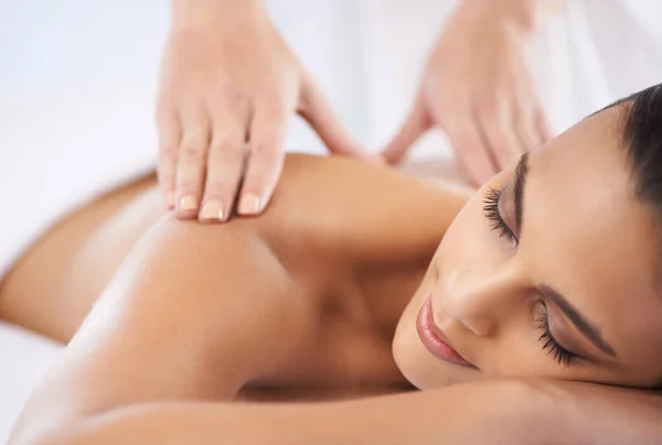 Hautpflege Massage Und Frau Mit Luxus Wellness Behandlung Und Stressabbau — Stockfoto