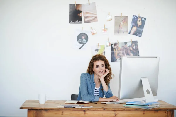 Love Job Young Woman Working Her Computer Office — Stock Photo, Image