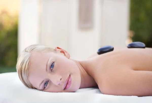 Woman Portrait Hot Stone Massage Spa Wellness Healing Holistic Treatment — Stock Photo, Image