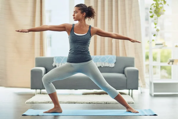 Yoga Pilates Mujer Estirándose Casa Para Bienestar Entrenamiento Aptitud Sala — Foto de Stock