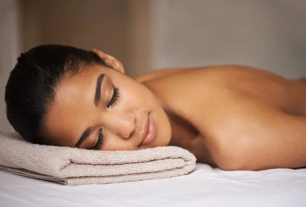 Menina Massagem Dormir Relaxar Para Descanso Zen Bem Estar Fisioterapia — Fotografia de Stock