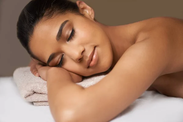 Menina Dormindo Massagem Spa Para Relaxar Para Descanso Zen Bem — Fotografia de Stock